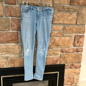 Women’s Levi’s skinny 711